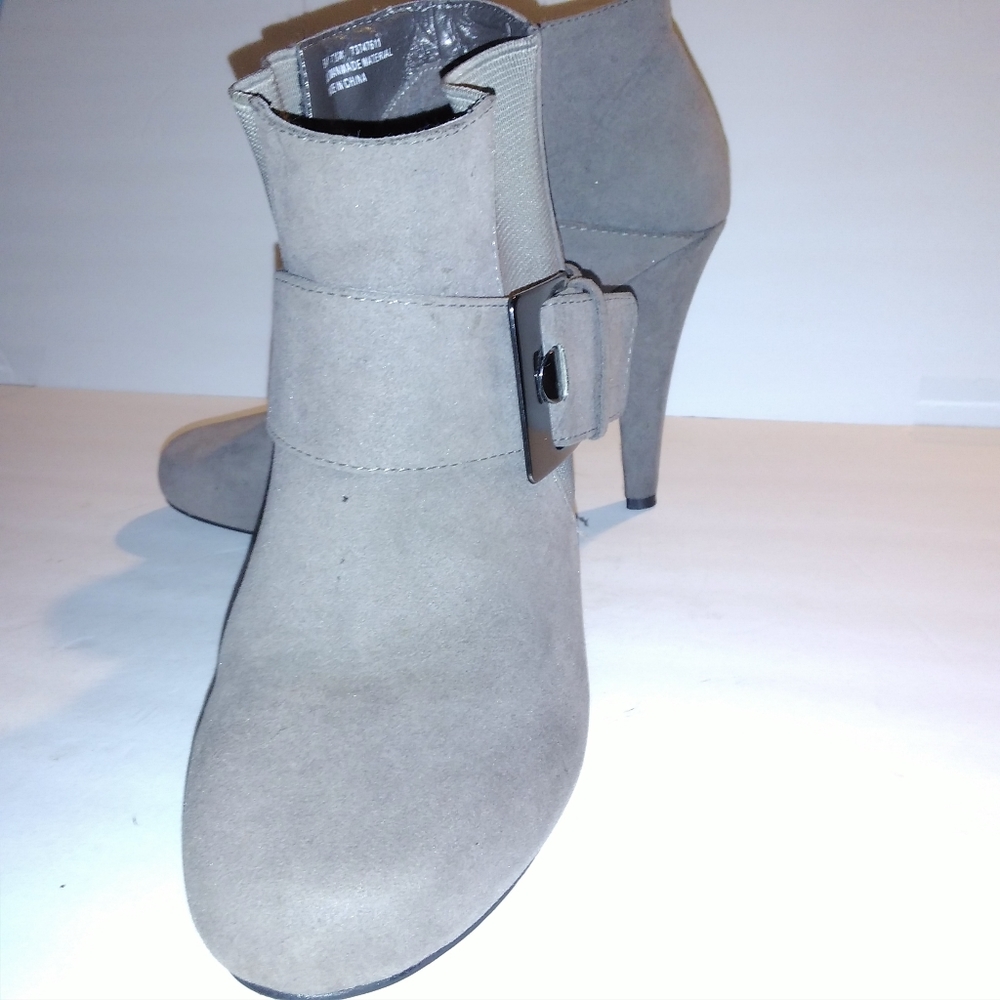 Curfew Fahy Heeled Booties - Picture 11 of 11